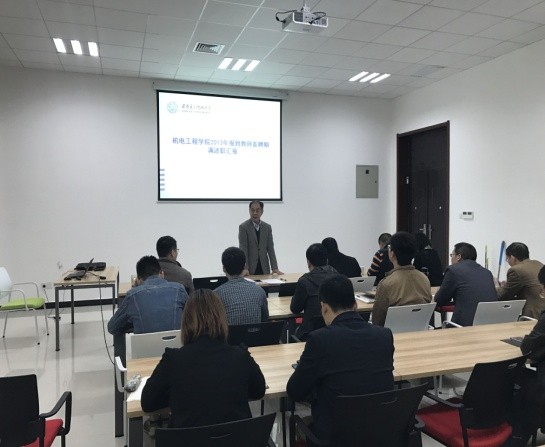 J9集团国际站组织新进教师进行首聘期满述职汇报